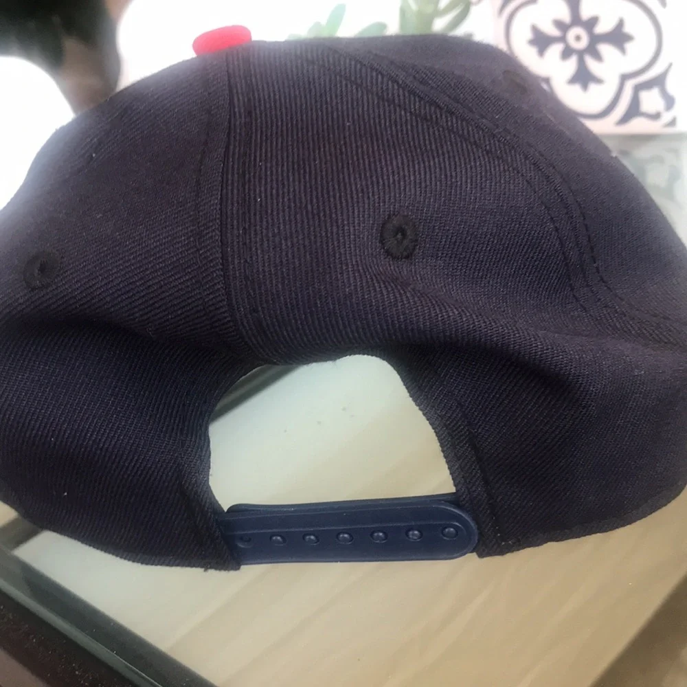 LA DODGERS NEW ERA hat, snap back,‎ one size, black and red great used condition